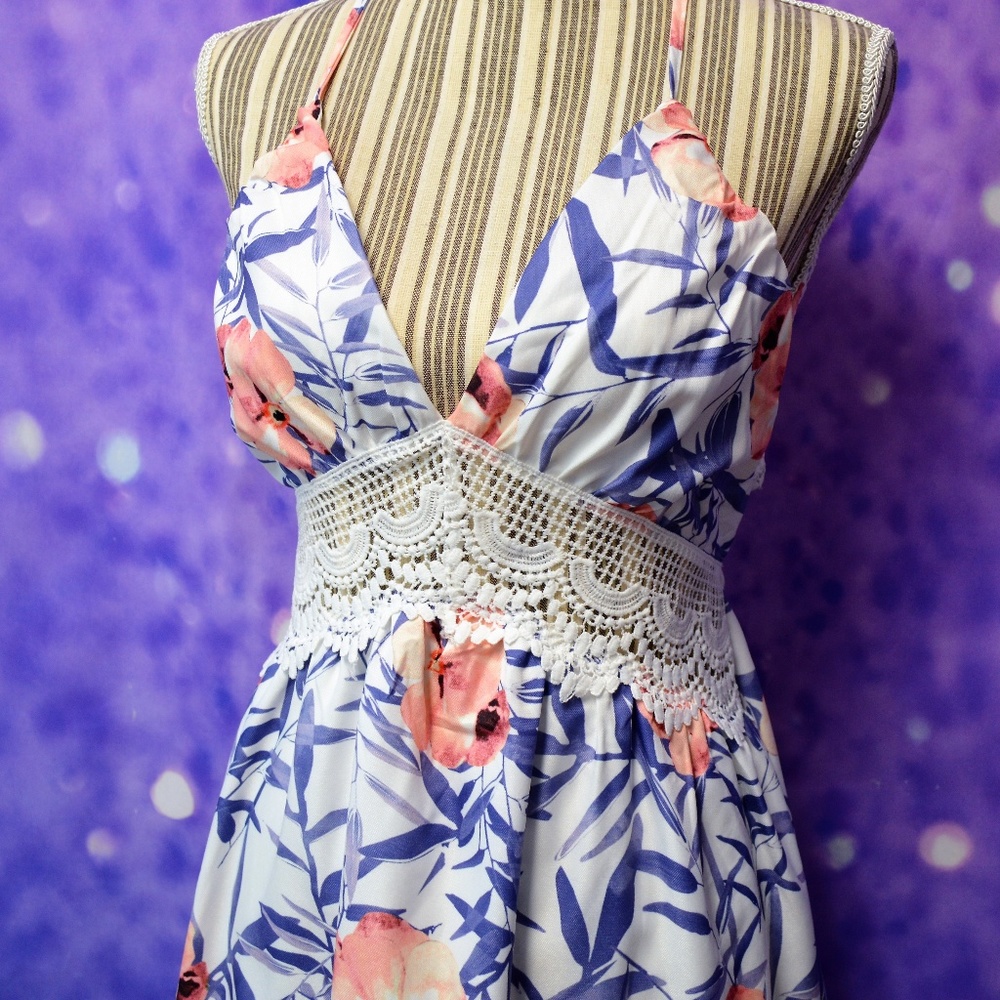 Fancyinn Halter Dress Floral Size Small